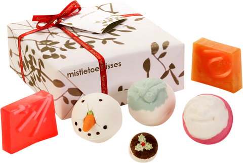 Gift Box Mistletoe Kiss - Wunderoom